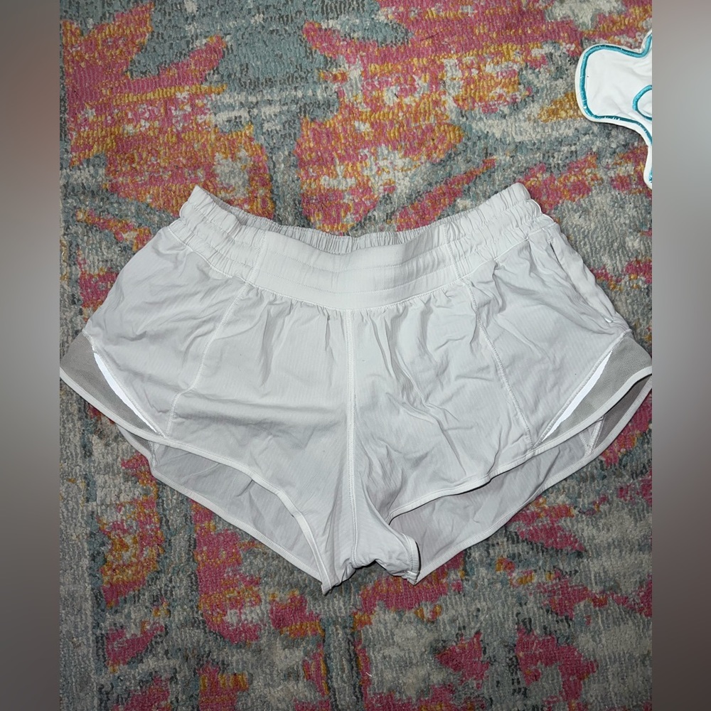 white lululemon hotty hot shorts 2.5
